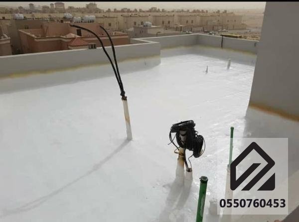 مراحل تنفيذ عزل الأسطح الحراري والمائي بواسطة مقاول متخصص